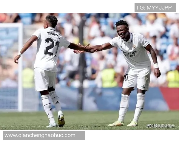 天下足球十大小球星盘点：新一代足球天才引领未来赛场风云