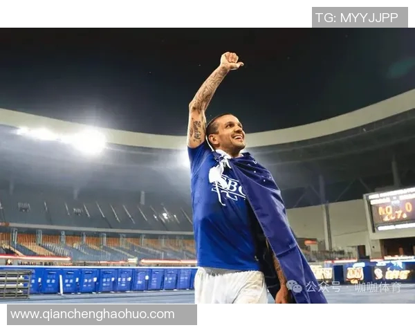 足球球星赛场眼神呆滞引发网友热议表现状态成关注焦点 足球球星赛场眼神呆滞引发网友热议表现状态成关注焦点