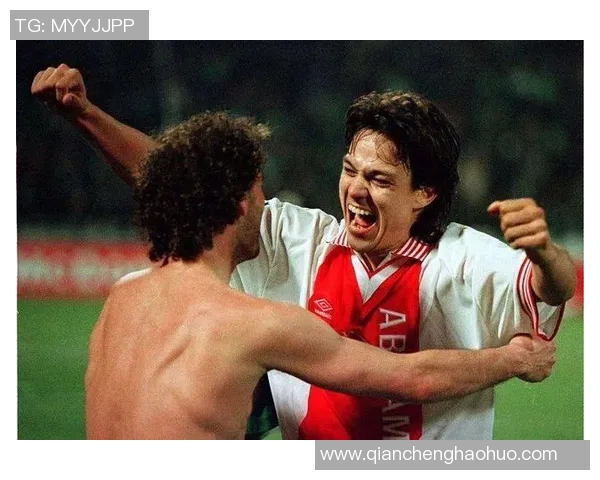 荷兰足球天才球员头发飘逸帅气实力出众成新晋足坛风云人物 荷兰足球天才球员头发飘逸帅气实力出众成新晋足坛风云人物